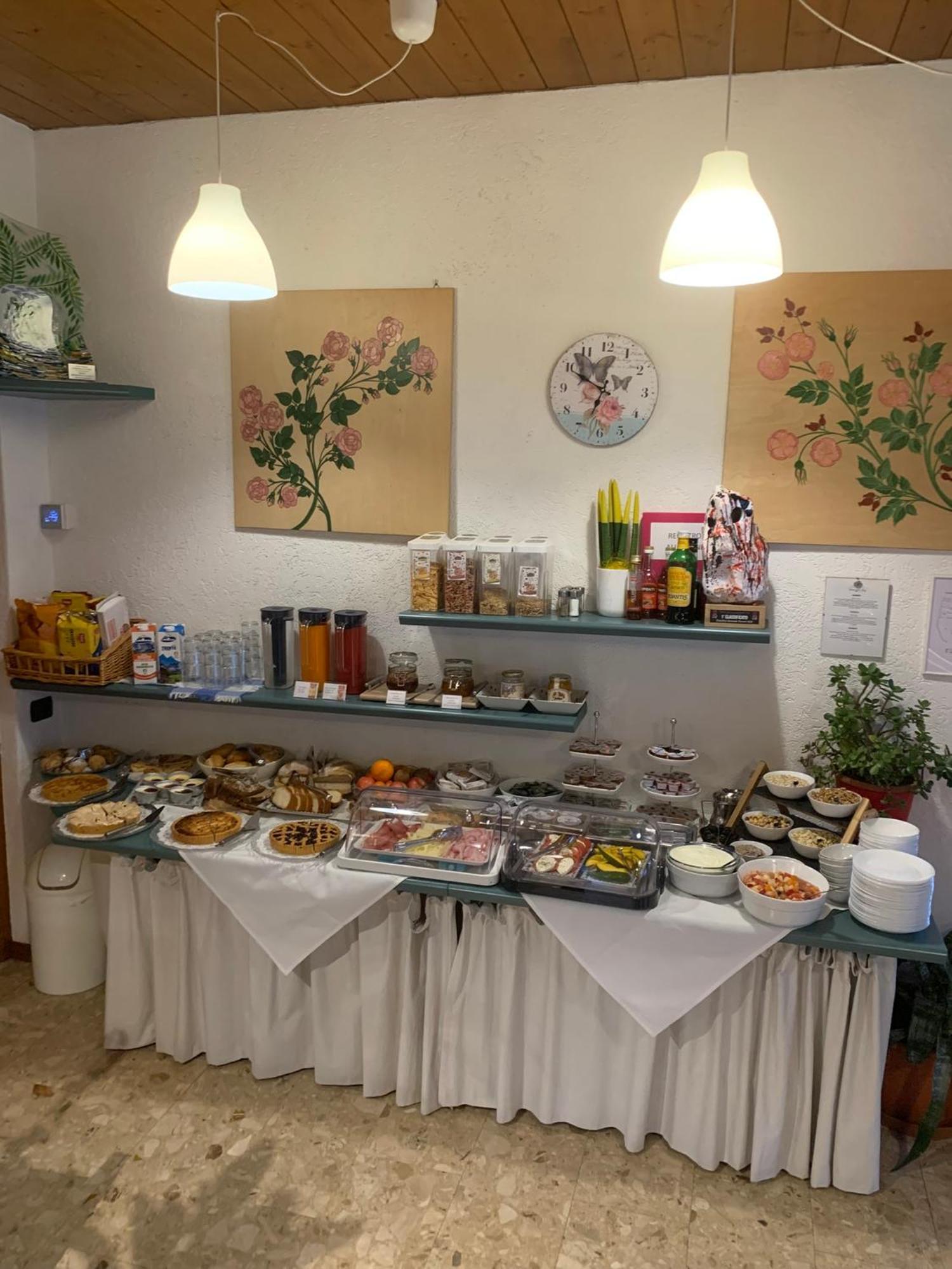 Hotel Garni Delle Rose Ceniga Exteriér fotografie